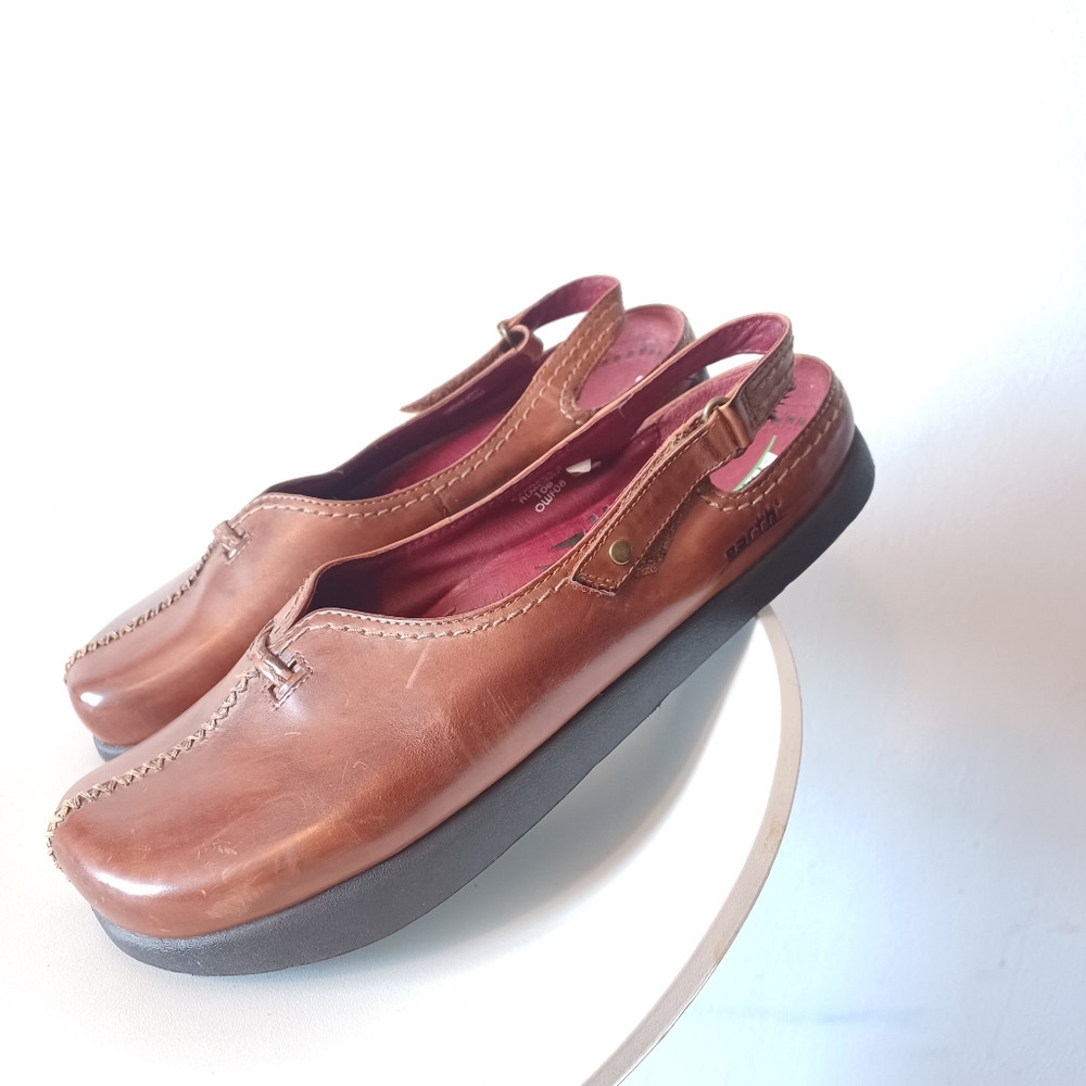 Earth Express Almond Women's Slingback Loafers Size 10B.